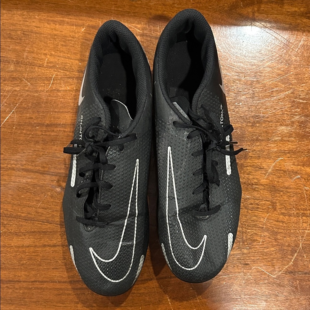 Nike women’s Black and White Soccer Cleats